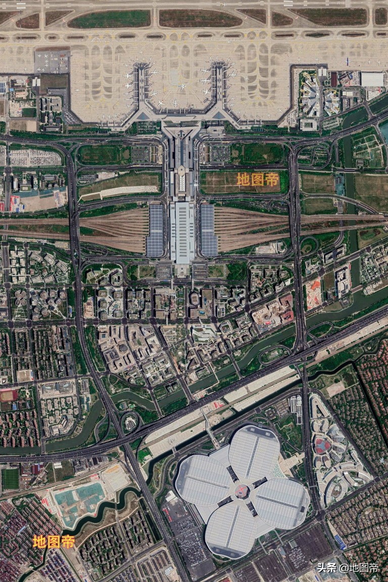 航拍上海虹桥国际机场，有国内首个近距离跑道，间距仅365米